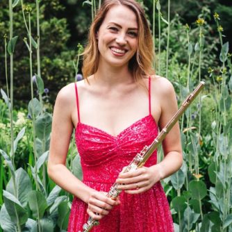 famous flute players today, famous flute players female, pop flute player, famous male flute players, concertmaster etiquette, professional flute players, female flute player, flutist salary, orchestra instruments, orchestra instrument sounds